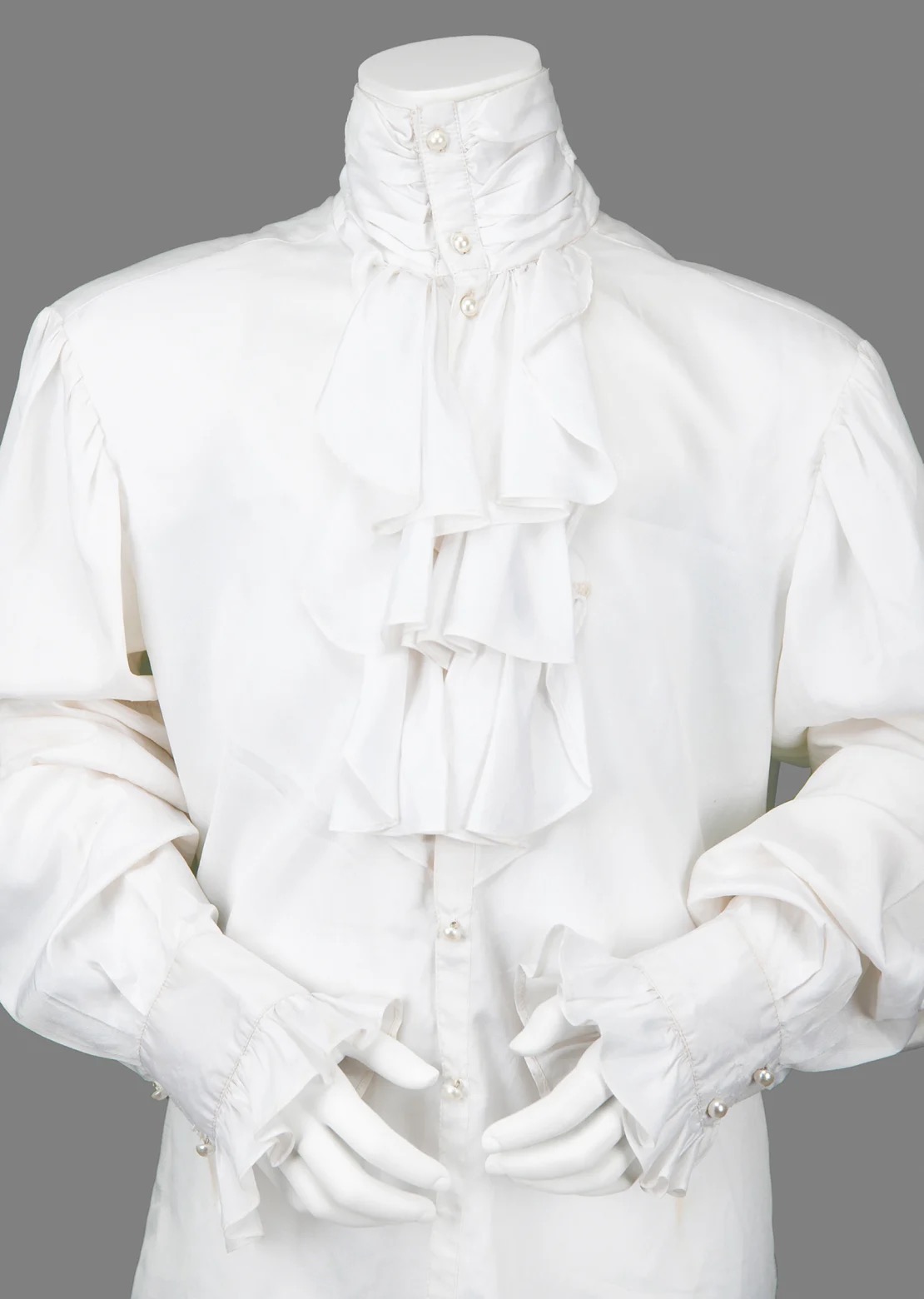 Chiếc áo sơ mi của cố ca sĩ Prince được bán đấu giá 15.000 USD 2