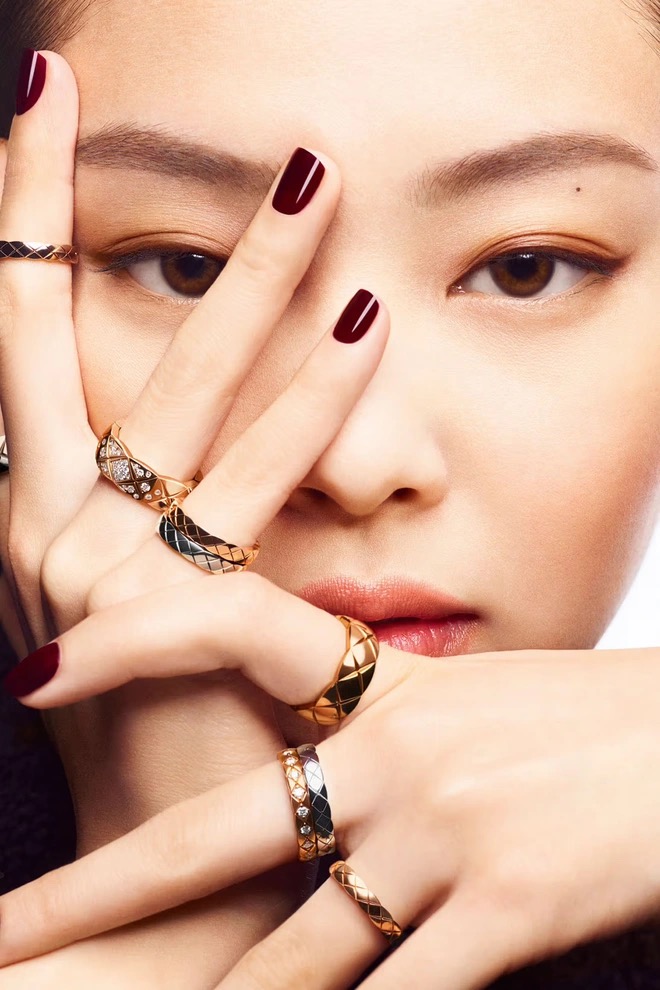 Đu trend cùng cùng thần tượng, người dân Hàn Quốc đổ xô đi mua chiếc nhẫn 4,3 triệu won giống Jennie 4