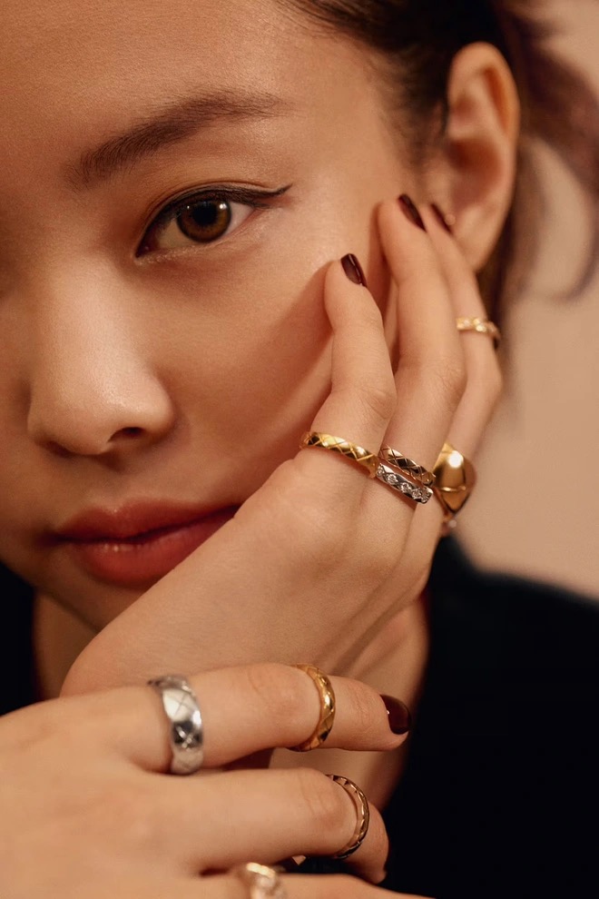 Đu trend cùng cùng thần tượng, người dân Hàn Quốc đổ xô đi mua chiếc nhẫn 4,3 triệu won giống Jennie 5