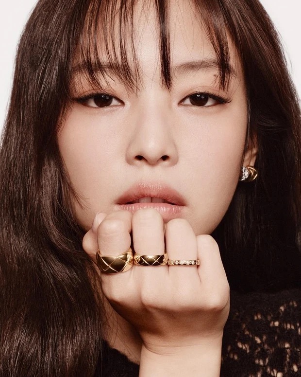 Đu trend cùng cùng thần tượng, người dân Hàn Quốc đổ xô đi mua chiếc nhẫn 4,3 triệu won giống Jennie 2