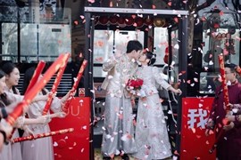 Trào lưu mới tại Trung Quốc: Đám cưới trên xe buýt