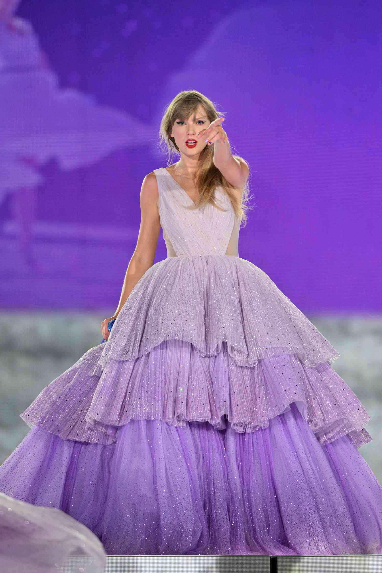 Sự thay đổi phong cách thời trang của Taylor Swift qua từng năm tháng 4