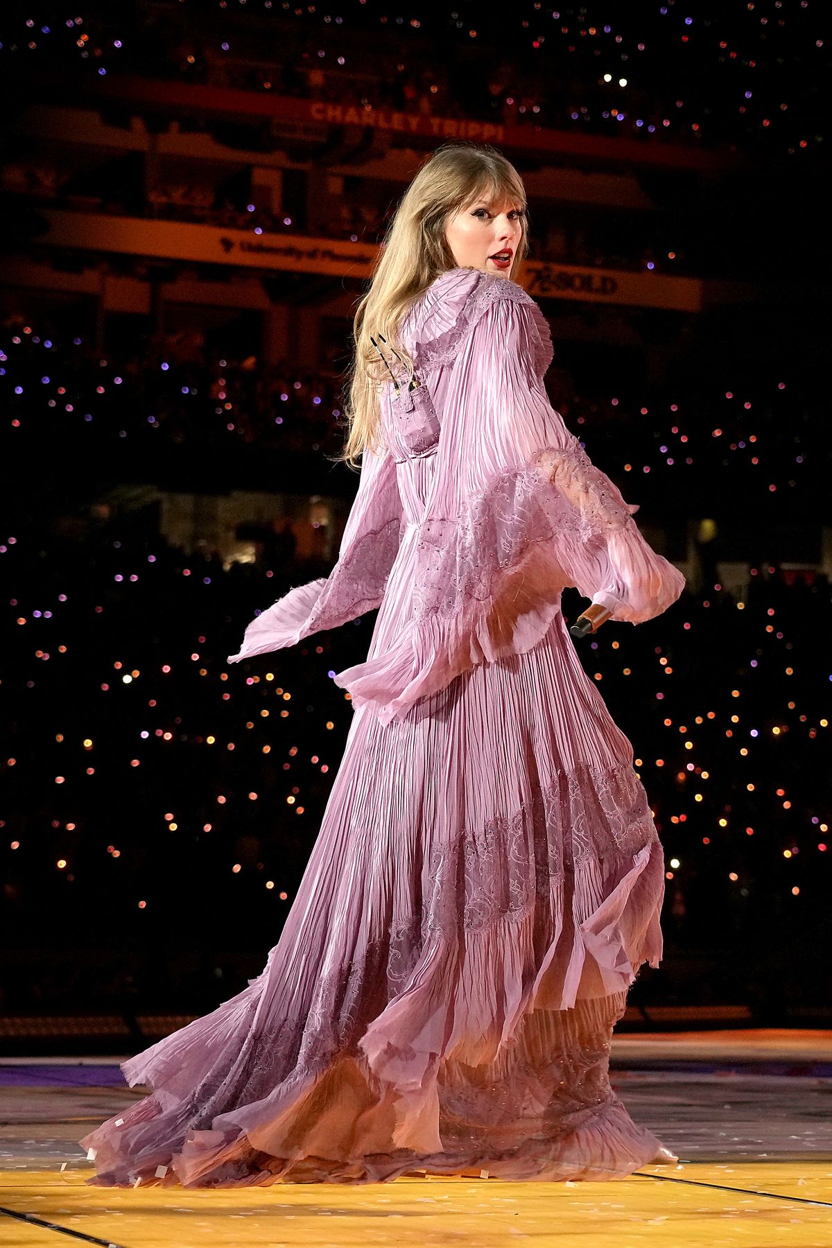 Sự thay đổi phong cách thời trang của Taylor Swift qua từng năm tháng 7