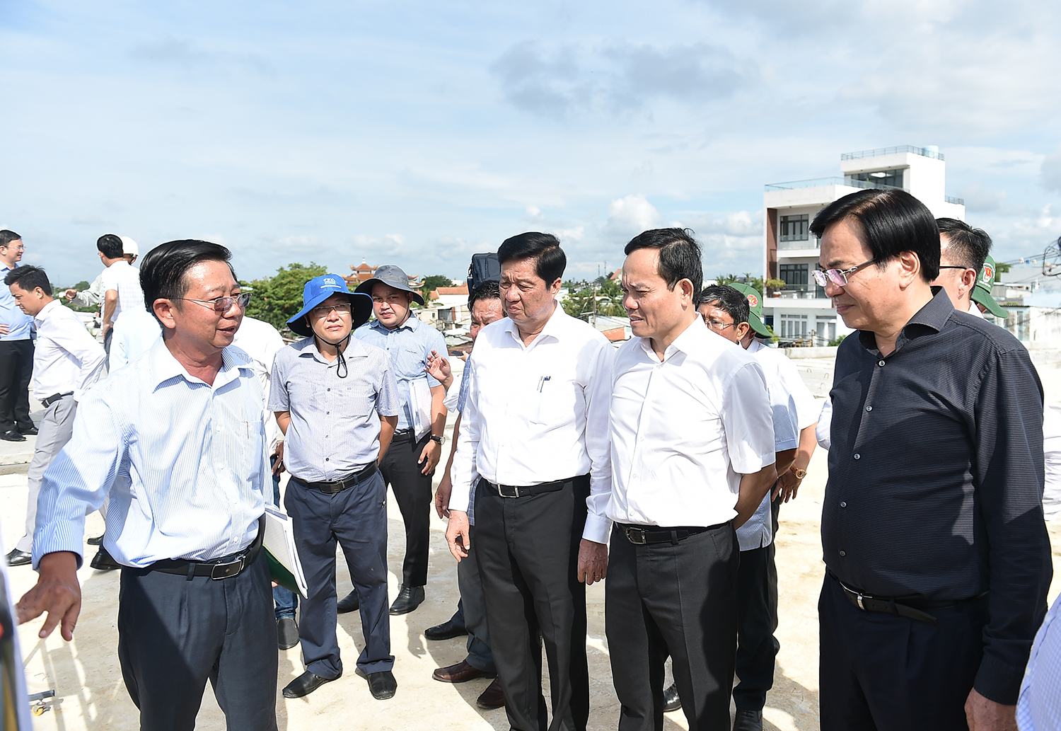 Trước đó, sáng cùng ngày, Phó Thủ tướng Trần Lưu Quang đã dẫn đầu đoàn công tác của Chính phủ khảo sát và làm việc với UBND TP. Cần Thơ về tình hình triển khai một số dự án ODA trên địa bàn Thành phố - Ảnh: VGP/Hải Minh