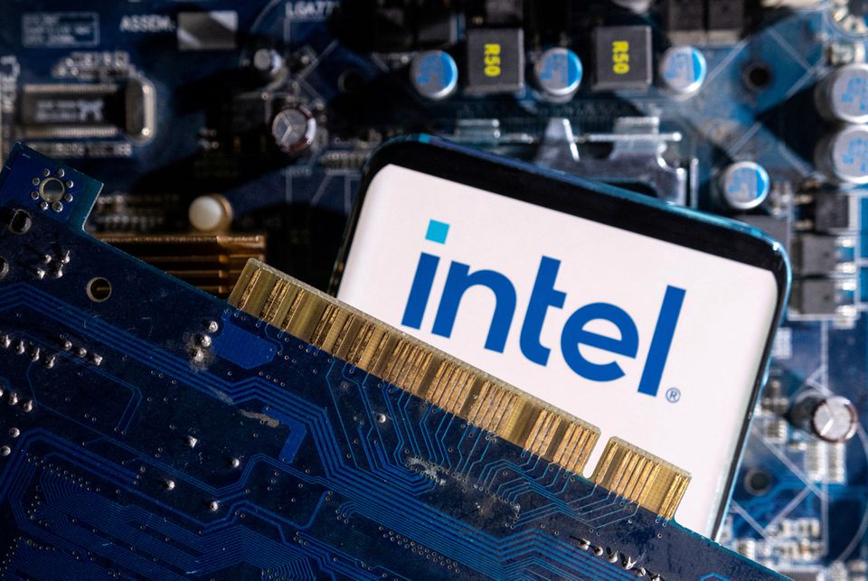 Reuters: Intel hủy bỏ kế hoạch mở rộng sản xuất chip ở Việt Nam