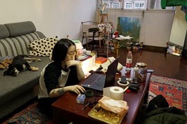 Giữa bối cảnh kinh tế trì trệ, giới trẻ Trung Quốc chê công việc bàn giấy vì muốn dành thời gian làm việc mình thích