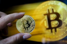 9 ngày trước thềm sự kiện Halving, giá Bitcoin 'bay' lên trên mốc 70.000 USD