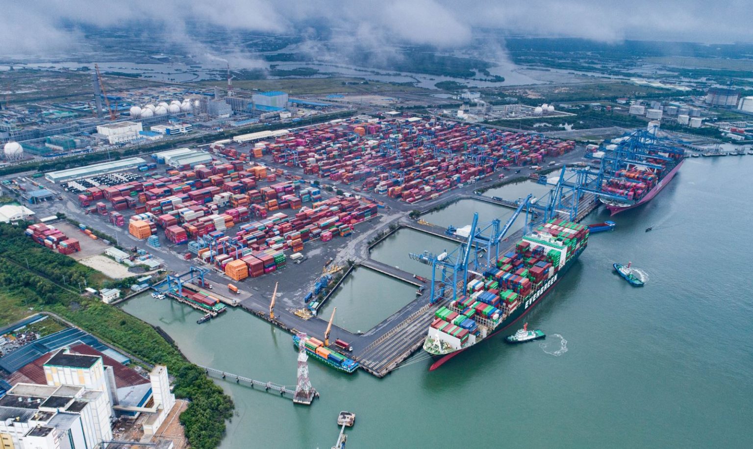Cổ phiếu cảng biển kỳ vọng 'dậy sóng' trong năm 2024