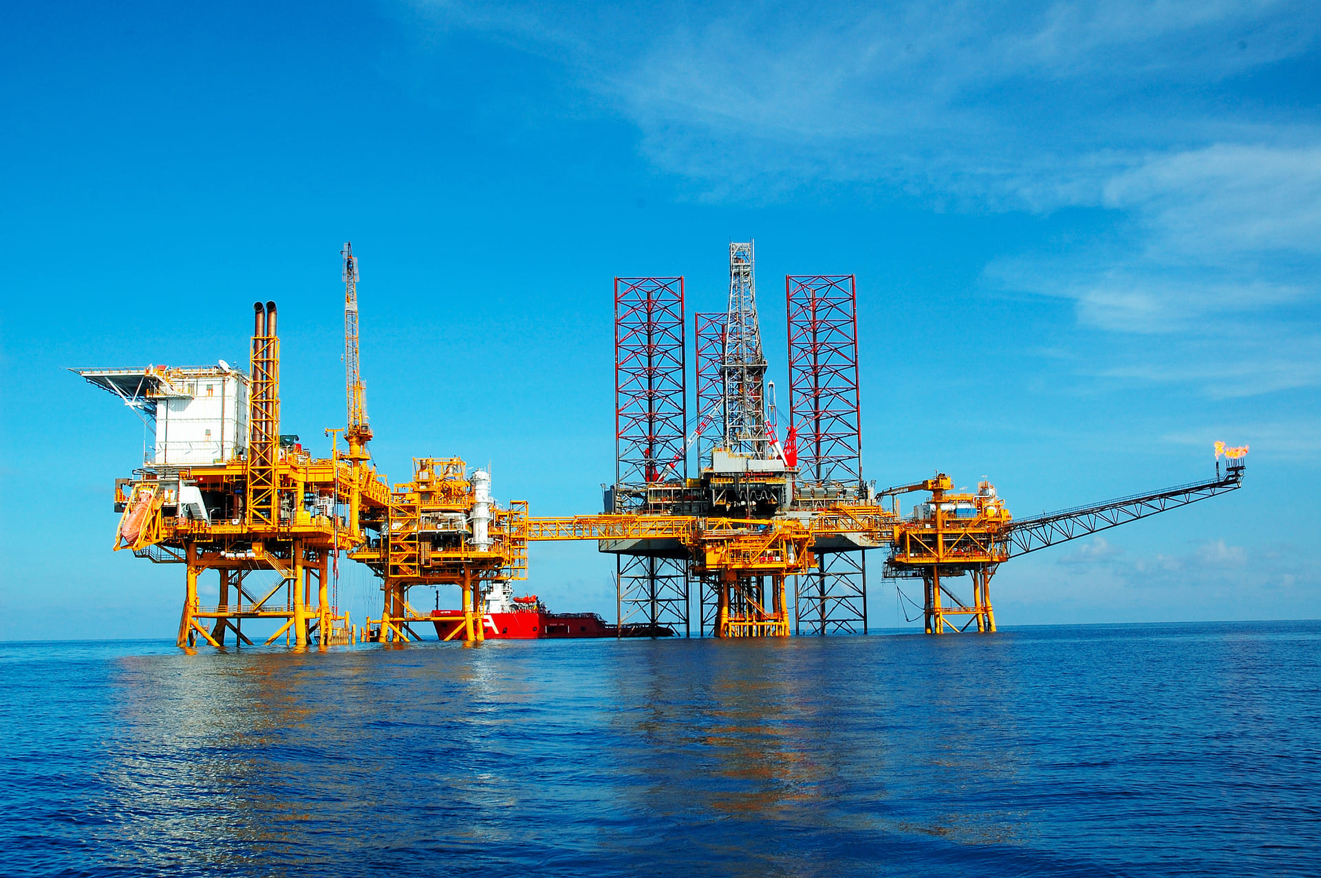 Chuyên gia Nguyễn Hồng Điệp khuyến nghị loạt cổ phiếu dầu khí tiềm năng, dự báo giá dầu tiếp tục leo thang