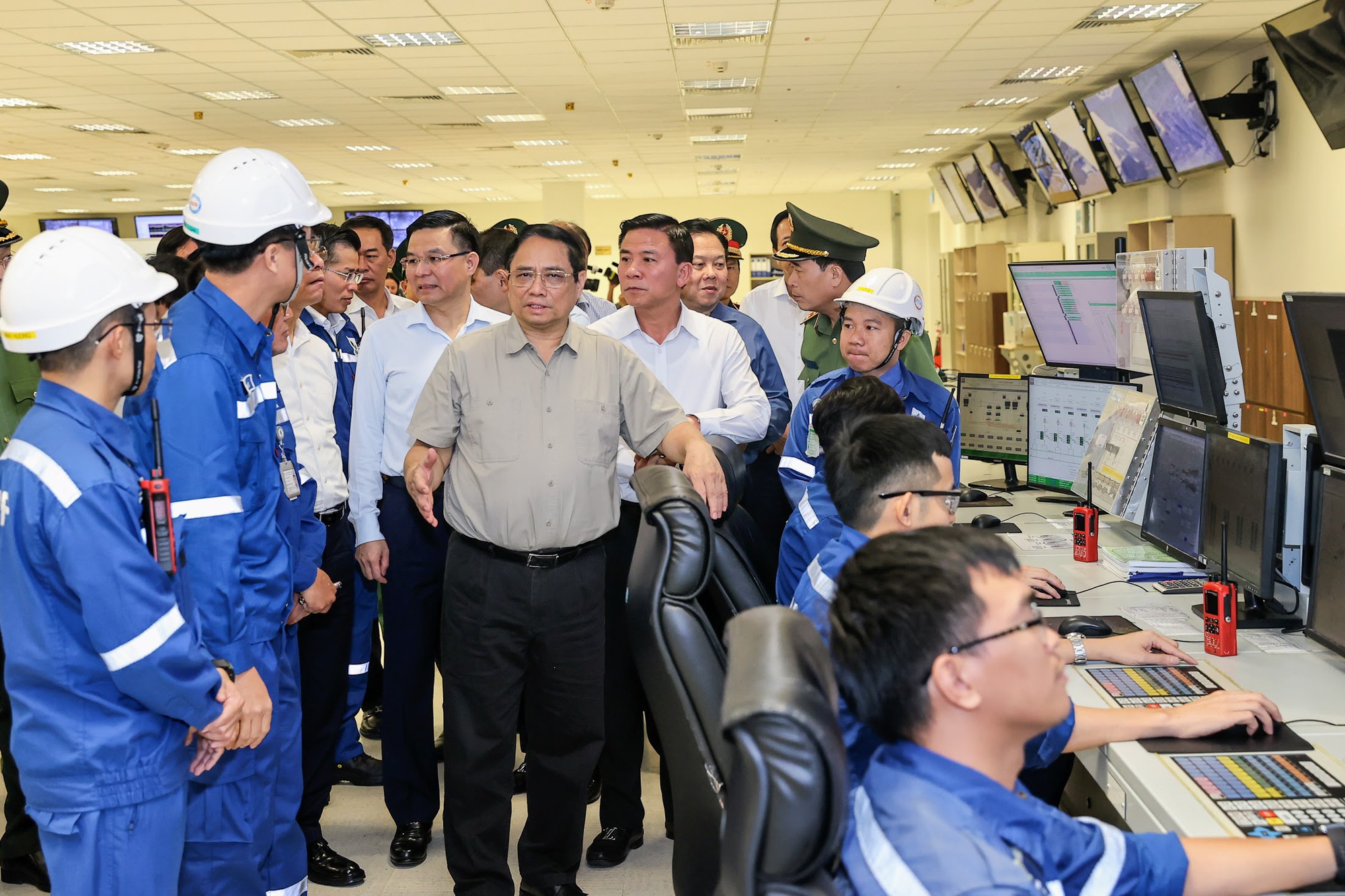 Thủ tướng kiểm tra thực tế nhà máy Lọc hóa dầu Nghi Sơn Thanh Hóa  2