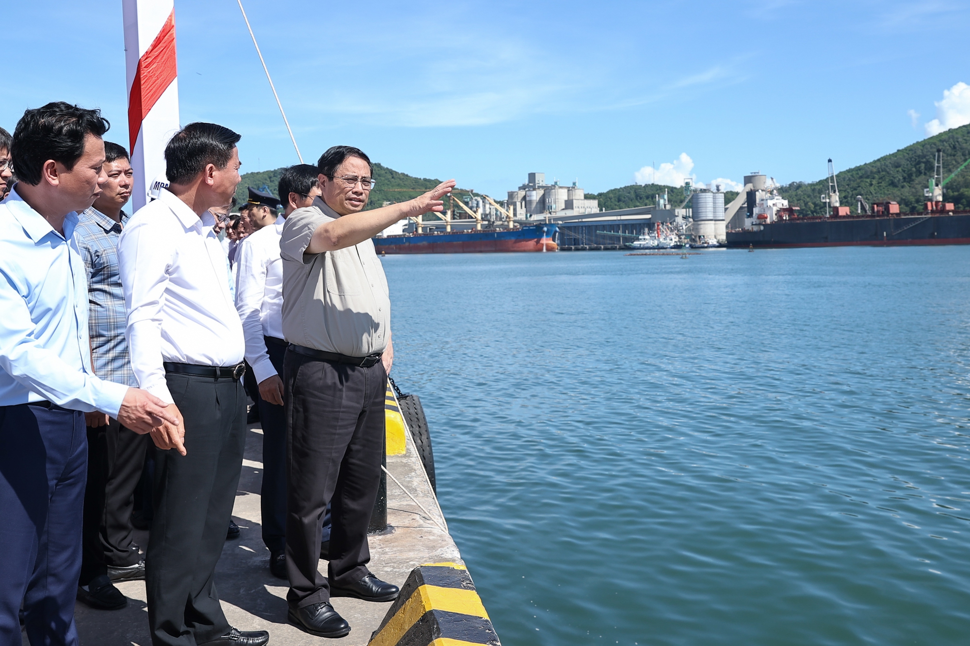 Thủ tướng kiểm tra thực tế nhà máy Lọc hóa dầu Nghi Sơn Thanh Hóa  6