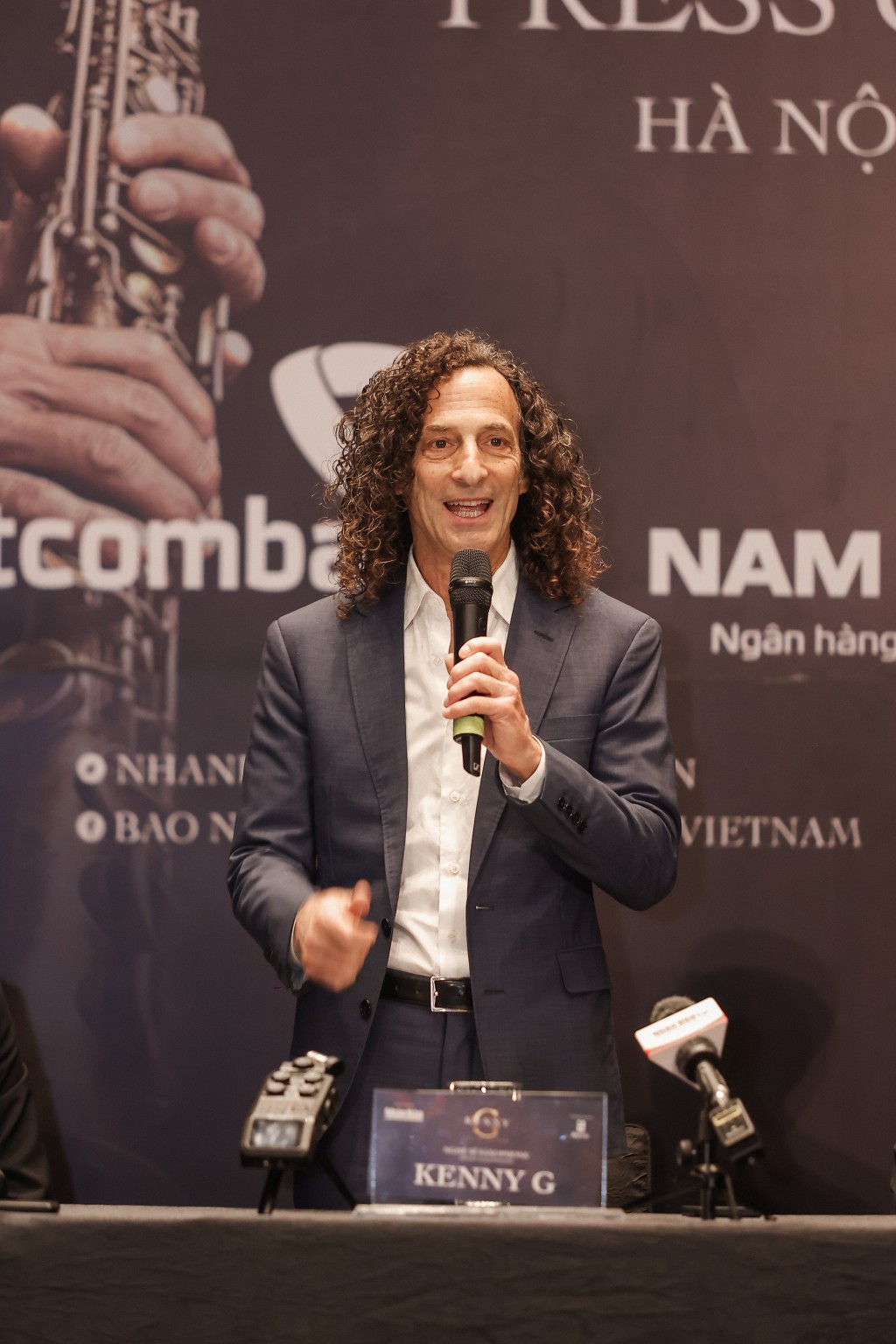 Kenny G quay MV tại các địa điểm nổi tiếng của Việt Nam 5