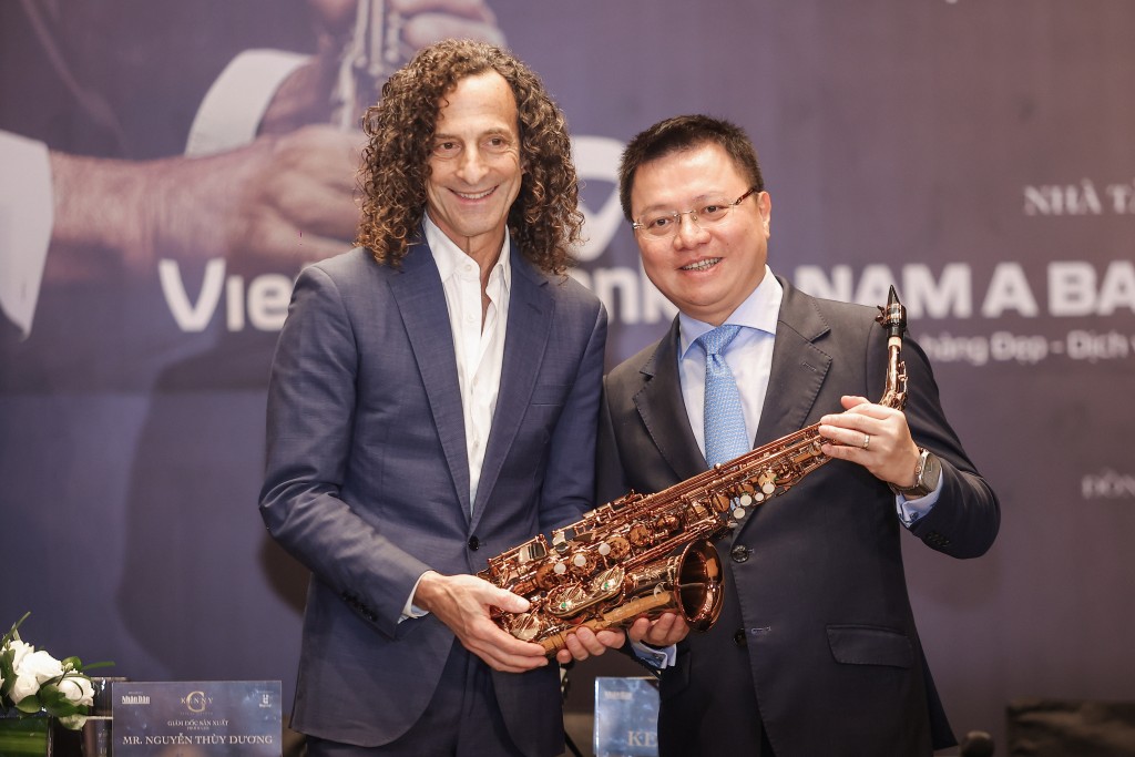 Kenny G quay MV tại các địa điểm nổi tiếng của Việt Nam 6