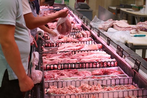 Giá heo hơi hôm nay 25/11: Giá lao dốc, Trung Quốc sẽ thu mua thịt heo để bình ổn thị trường