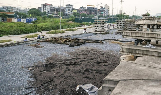 Lý giải nguyên nhân đại lộ nghìn tỷ thông xe 4 năm nhưng cầu vượt vẫn bị 'bỏ xó', cốt thép rỉ sét lởm chởm như chông 6