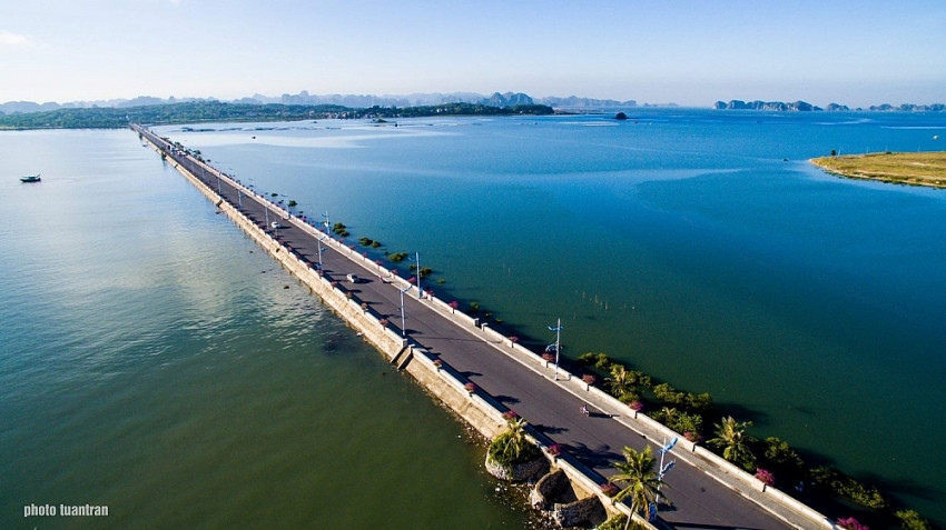 Đại gia Việt 'mang tiền đổ xuống biển': Bỏ gần trăm tỷ làm đường nối đảo với đất liền 3