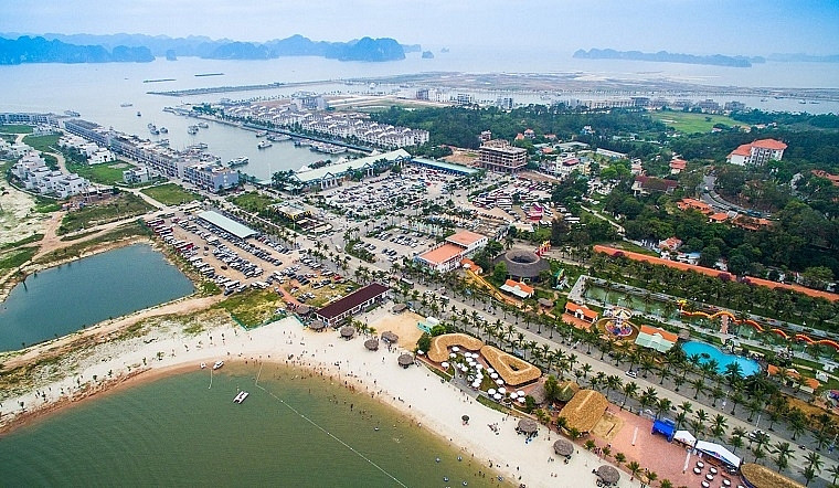 Đại gia Việt 'mang tiền đổ xuống biển': Bỏ gần trăm tỷ làm đường nối đảo với đất liền 5