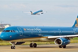 Cổ phiếu Vietnam Airlines thoát khỏi diện cảnh báo