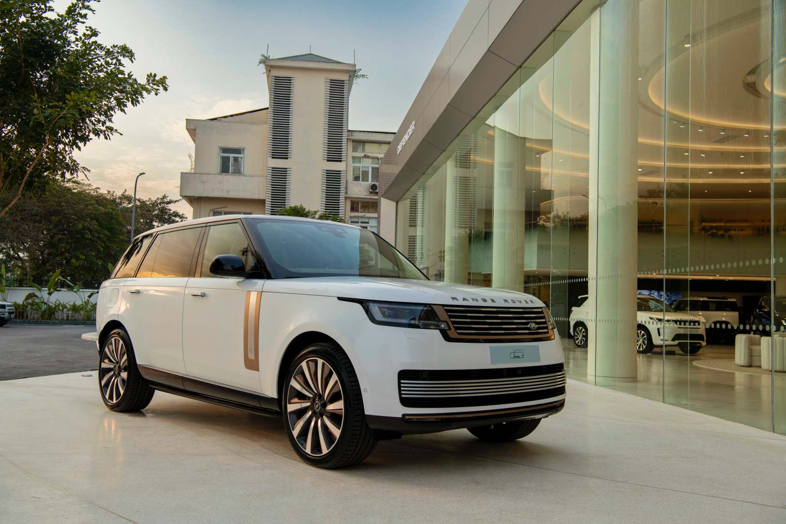 Khám phá 'kiệt tác' Range Rover SV 2023 tại Việt Nam 16