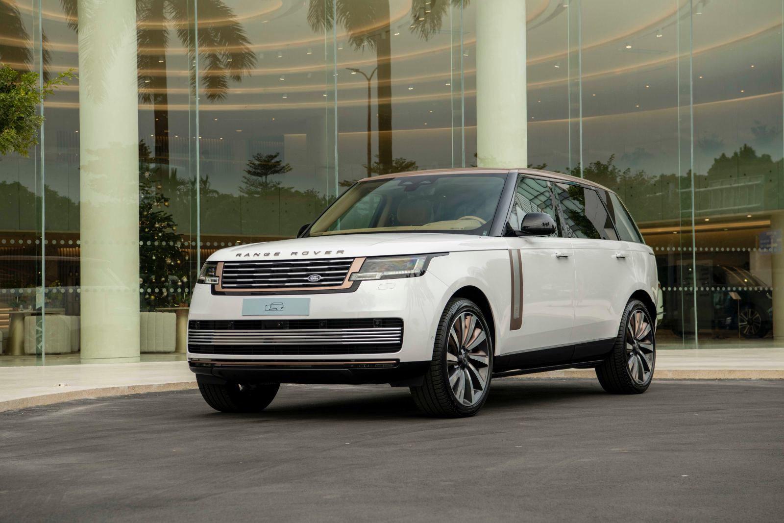 Khám phá 'kiệt tác' Range Rover SV 2023 tại Việt Nam 2