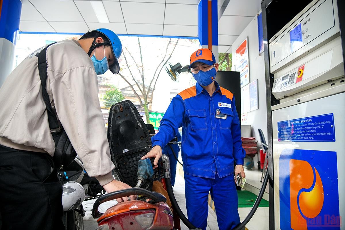 Giá xăng dầu hôm nay 04/01/2024: Đồng loạt giảm trong kỳ điều hành đầu tiên của năm mới
