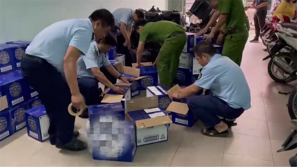 Phát hiện gần 2.000 chai rượu Chivas 18 nhập lậu tại Phú Yên 2