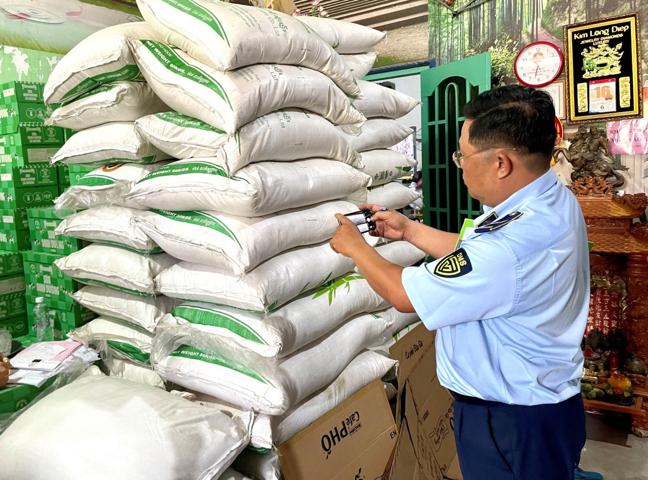 TP.HCM: Tạm giữ gần 7 tấn đường cát nhập lậu từ Campuchia 2