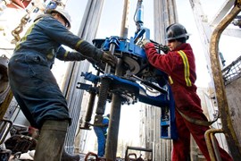 Giá xăng dầu hôm nay 21/2: IEA và OPEC giữ quan điểm trái ngược về triển vọng nhu cầu