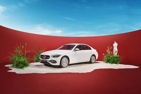 Xe Mercedes-Benz đời 2022 giảm giá 'khủng' lên tới 700 triệu đồng