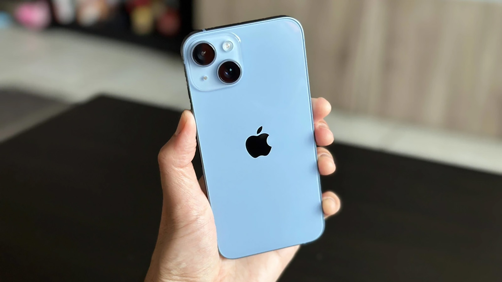 Tại sao điện thoại iPhone bán chạy nhất năm 2023 lại 'thất thế' tại thị trường Việt?