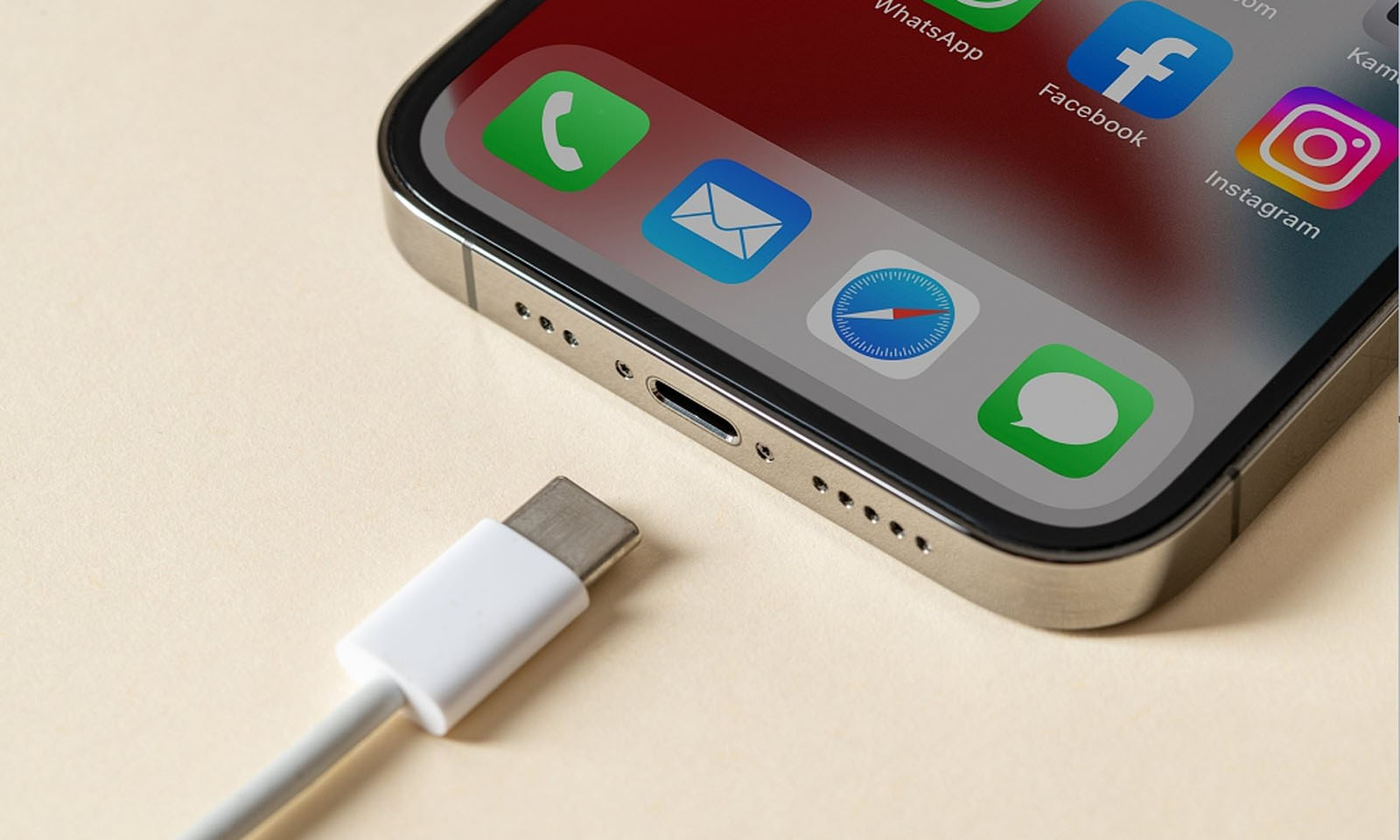 Tiết lộ bí quyết giúp sạc pin điện thoại iPhone siêu nhanh