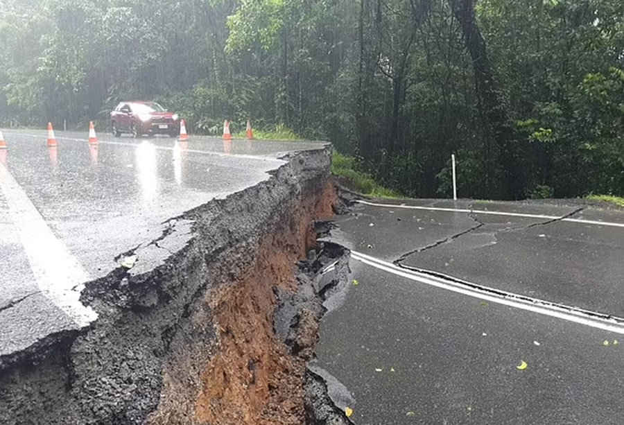 Lũ lụt ở Cairns, Australia: Sân bay đóng cửa, xuất hiện cá sấu trong lũ, người dân chịu... 'bom' mưa 2