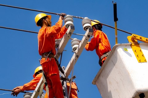 Bộ Công Thương đề nghị rút ngắn thời gian điều chỉnh giá điện xuống 3 tháng/lần