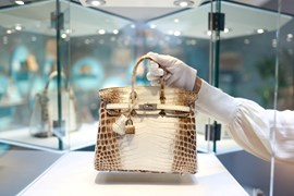 Vì sao những chiếc túi Hermès được cho là khoản đầu tư lời hơn cả vàng, chứng khoán?