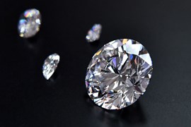Chuyện chưa từng có của ngành kim cương: De Beers từ chối bán hàng