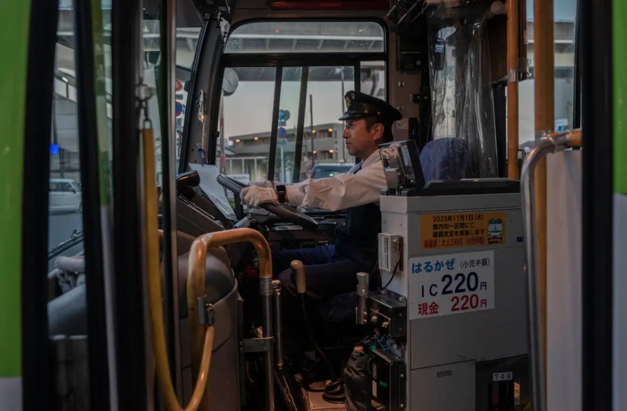 Nhật Bản đau đầu ứng phó với vấn đề của năm 2024: Thiếu tài xế xe tải