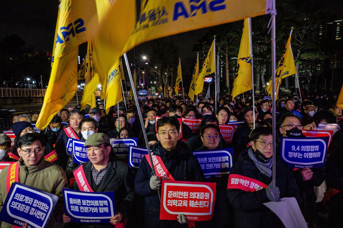 Chuyện gì đang xảy ra với Hàn Quốc: Hơn 6.000 bác sĩ từ chức tập thể, nhiều ca phẫu thuật không thể thực hiện được 2