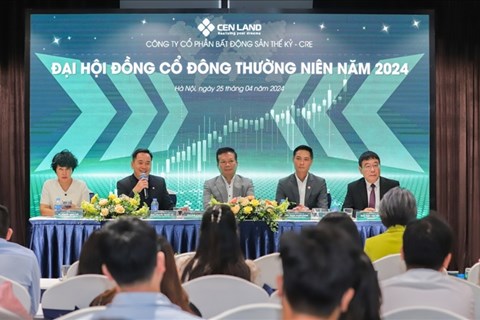 Cen Land xoay sở trong cơn bĩ cực