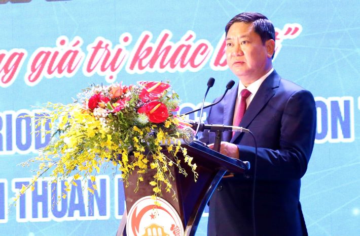 Ông Trần Quốc Nam, Chủ tịch UBND tỉnh Ninh Thuận công bố nội dung cơ bản, cốt lõi của Quy hoạch tỉnh thời kỳ 2021 - 2030, tầm nhìn đến năm 2050 đã được Thủ tướng Chính phủ phê duyệt