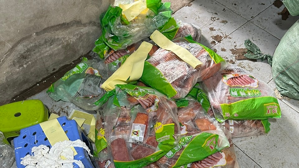 Hà Nội: Thu giữ trên 1,5 tấn thực phẩm không rõ nguồn gốc, xuất xứ
