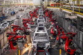 Các nhà sản xuất xe điện Trung Quốc "đua nhau" mở nhà máy tại châu Âu