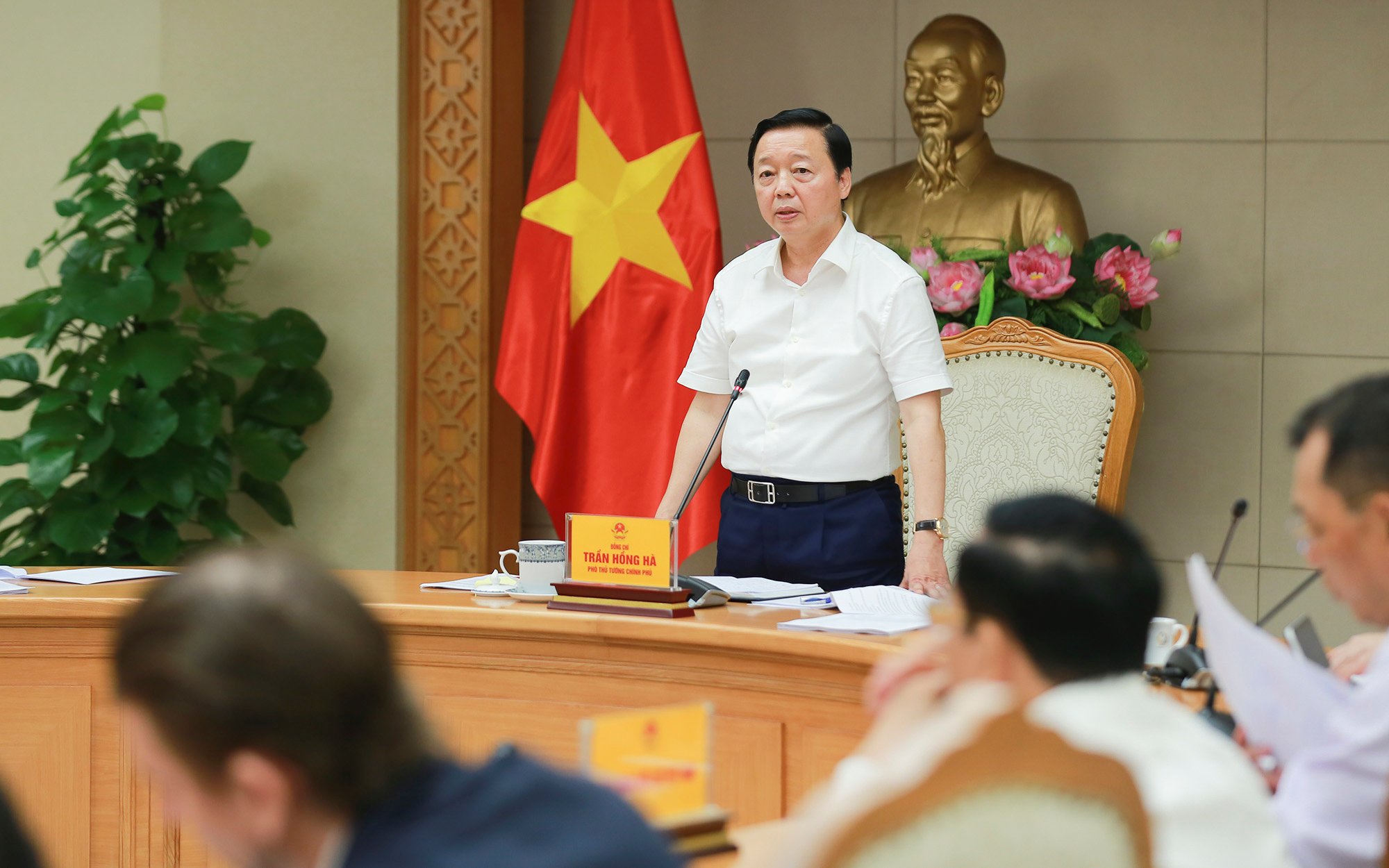 Phó Thủ tướng Trần Hồng Hà phát biểu tại cuộc họp