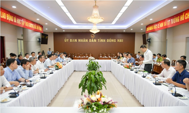 Quang cảnh buổi làm việc