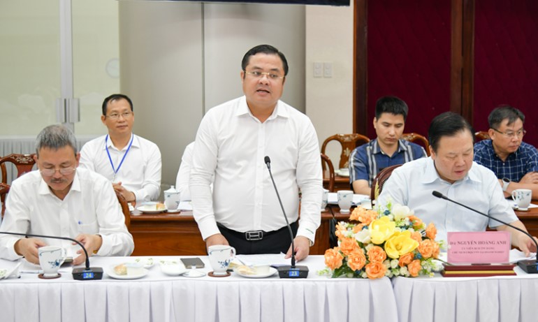 Tổng giám đốc Tập đoàn Hóa chất Việt Nam Phùng Quang Hiệp phát biểu