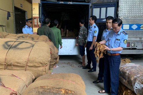 Lạng Sơn: Kiểm tra, phát hiện gần 15 tấn nguyên liệu thuốc lá không rõ nguồn gốc