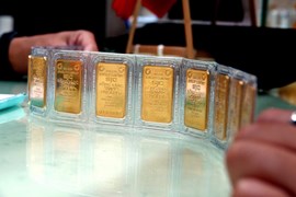 Giá vàng thế giới biến động, vàng trong nước vẫn "im ắng"
