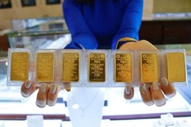 Giá vàng miếng SJC “giậm chân tại chỗ”, cao hơn thế giới hơn 4 triệu đồng/lượng