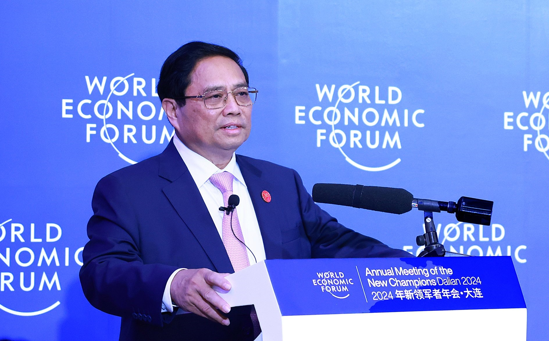 Chia sẻ những định hướng thời gian tới, Thủ tướng cho biết Việt Nam tiếp tục ưu tiên cho tăng trưởng, với các nhóm giải pháp lớn - Ảnh: Dương Giang/TTXVN