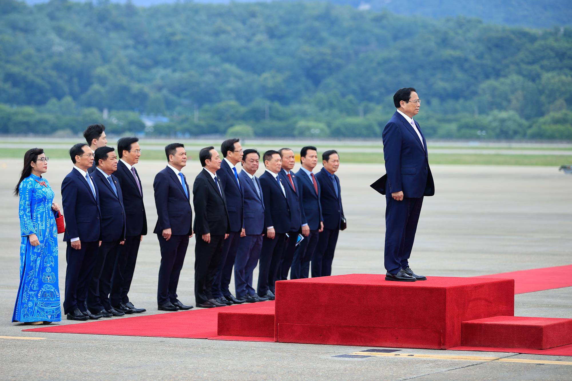 Lễ đón chính thức Thủ tướng Chính phủ Phạm Minh Chính và Phu nhân cùng Đoàn đại biểu Việt Nam được tổ chức trang trọng tại sân bay quân sự Seongnam - Ảnh: VGP/Nhật Bắc