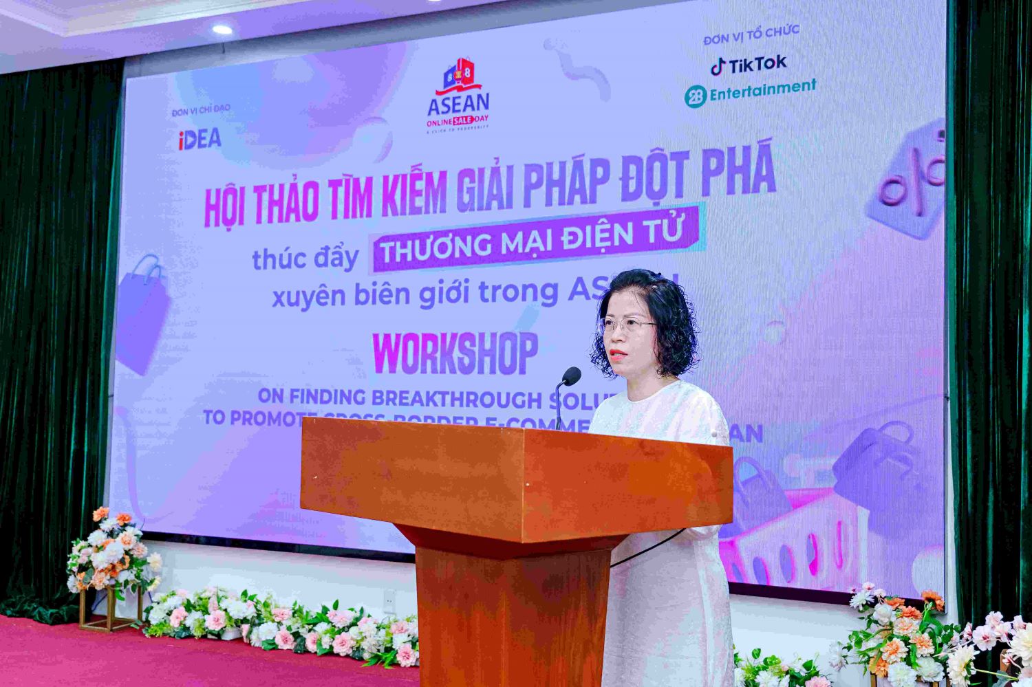 Thúc đẩy doanh nghiệp đột phá thương mại điện tử xuyên biên giới.